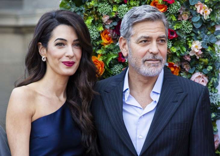 Амаль Клуни едва не упала на мощеной улице в Нью-Йорке