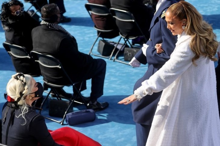 «Она давно не выглядела такой счастливой»: Бен Аффлек и Дженнифер Лопес устроили семейные выходные