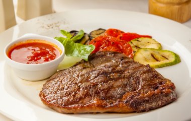 Лучшие рецепты приготовления отбивных из говядины в духовке