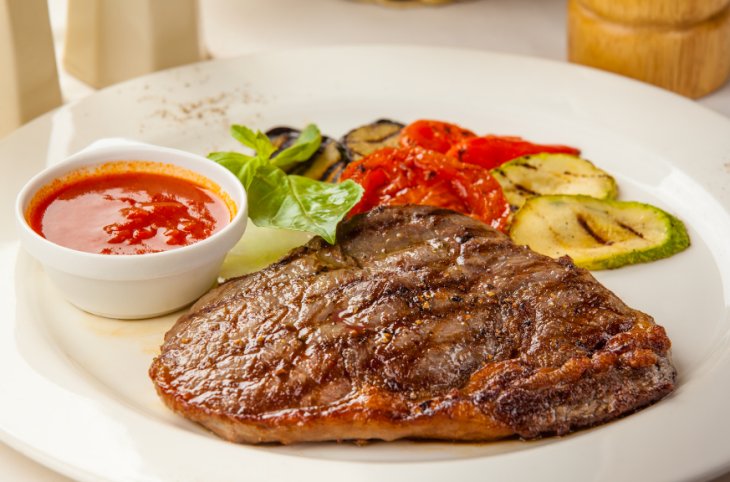 Лучшие рецепты приготовления отбивных из говядины в духовке