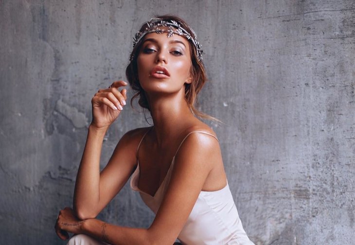 Регина Тодоренко позировала в аутфите в бельевом стиле