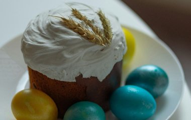 Глазур для паски всього з двох інгредієнтів: простий рецепт