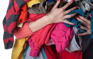 Українка приміряла одяг у секондгенді і шокувала несподіваним 