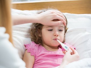 Температура у дитини: що робити батькам, як оцінити стан і коли потрібна термінова допомога