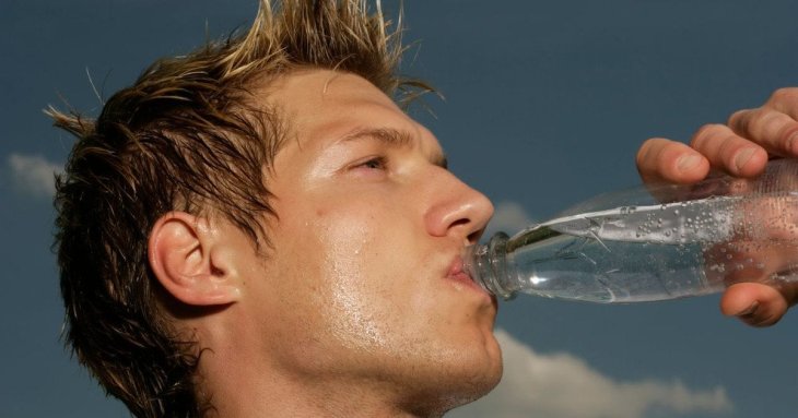Скільки води потрібно пити щодня: точна норма залежно від віку