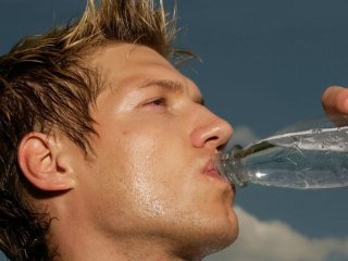 Скільки води потрібно пити щодня: точна норма залежно від віку