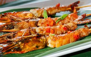 Пикантные креветки гриль с соусом сатай