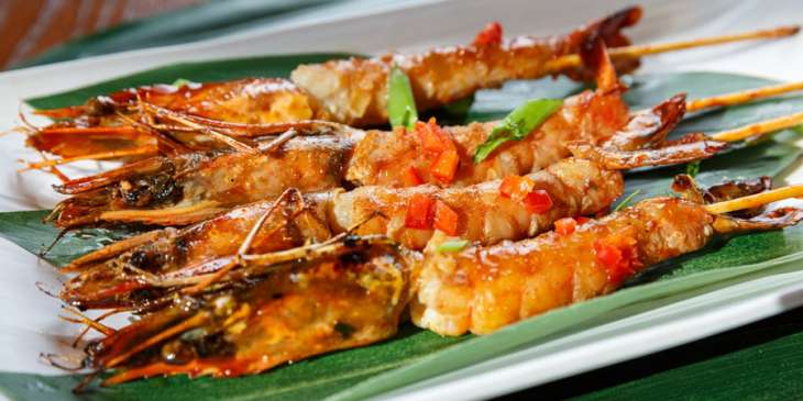 Пикантные креветки гриль с соусом сатай