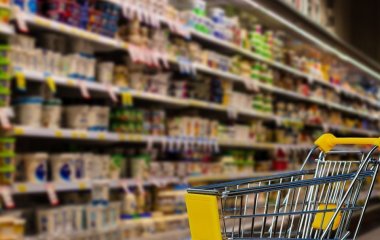 Жінка вигадала, як у супермаркеті “безкоштовно” отримати продуктів на 63 тисяч гривень