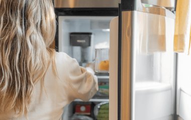Простий лайфгак: що покласти до морозилки, щоб зменшити витрати електроенергії
