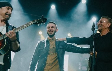 Тарас Тополя заспівав зі світовими легендами на підтримку України й довів до мурах