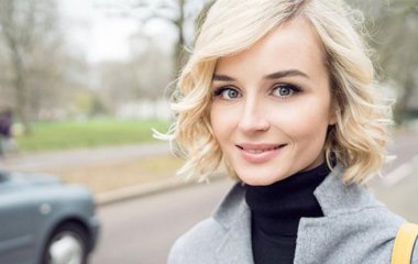 Полина Гагарина открыла велосезон в цветочном платье
