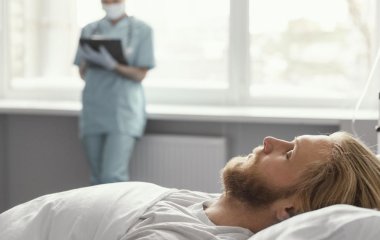 Чоловік був у комі 18 днів і повернувся з шокувальним посланням
