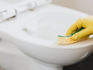 Три ложки цього засобу — і навіть найстаріший унітаз сяятиме, наче щойно з магазину