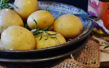 Експерти розповіли, чим корисна молода картопля і кому її не можна їсти