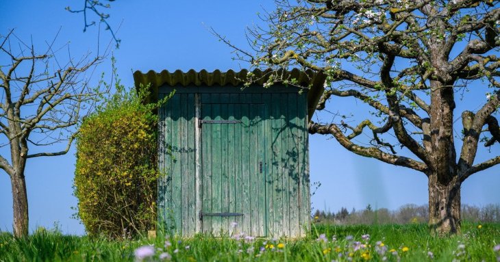 Жінка провалилася в туалет у заповіднику і три години провела у вигрібній ямі