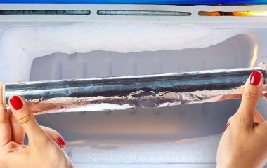 Для чего фольгу кладут в морозилку: гениальный лайфхак