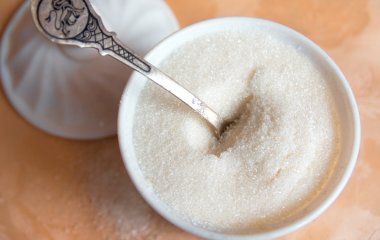 Дієтолог назвала поганою ідеєю тримати вдома великі запаси цукру