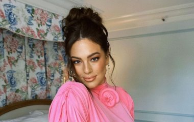 Эшли Грэм кардинально похудела и в обтягивающем платье похвасталась фигурой