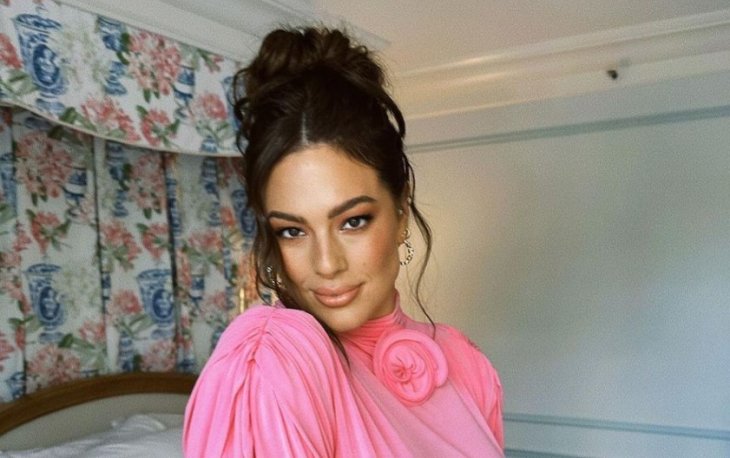 Эшли Грэм кардинально похудела и в обтягивающем платье похвасталась фигурой