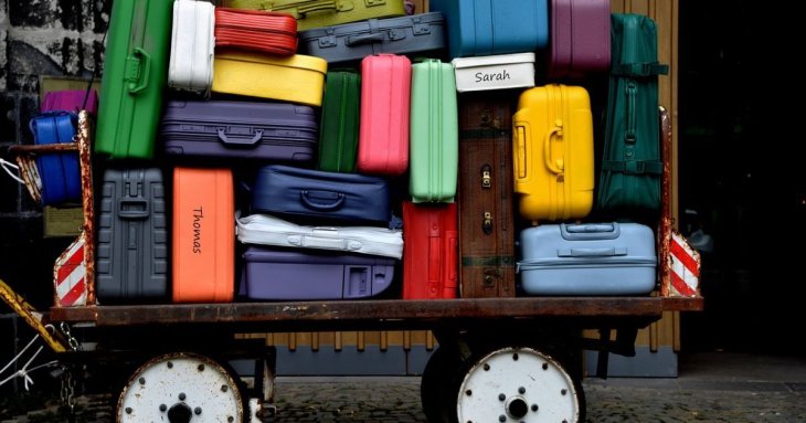 Не купуйте валізи цих кольорів: авіакомпанія попередила про несподіваний ризик