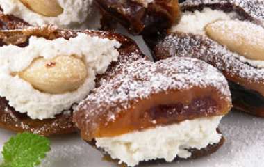 Финики с творогом