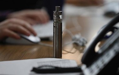 Вчені розповіли про вплив електронних цигарок на організм людини
