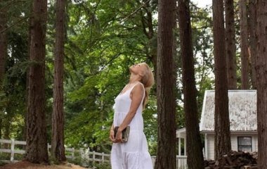 Спасательница дач и огородов: Памела Андерсон показала свое новое хобби