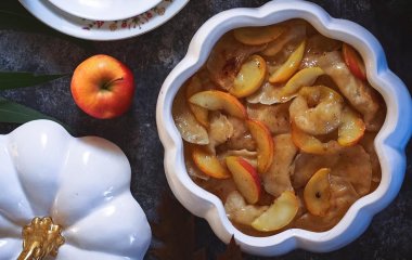 Необычное блюдо для всей семьи: как приготовить запеченные вареники с яблоками