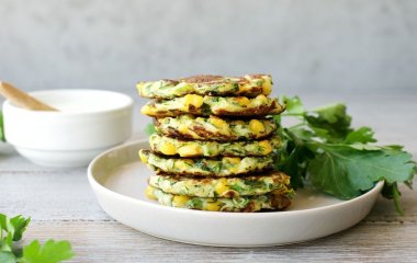 Оладки из кускуса и кабачков: как приготовить летнюю закуску за 30 минут