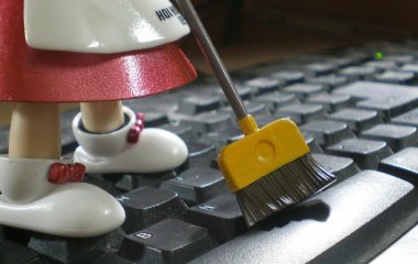 Как почистить клавиатуру от жидкости: 3 полезных способа