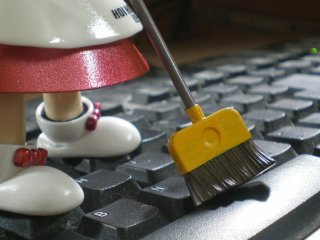 Как почистить клавиатуру от жидкости: 3 полезных способа