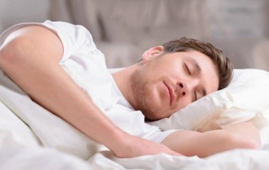 Ученые назвали оптимальную продолжительность сна для студентов