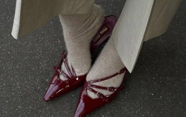 Осень — не повод убирать любимые туфли: носите их с носками (но важен цвет)