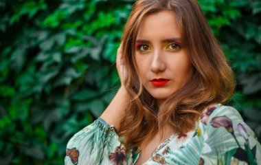 5 непривычных вещей, которые делает изменяющая женщина