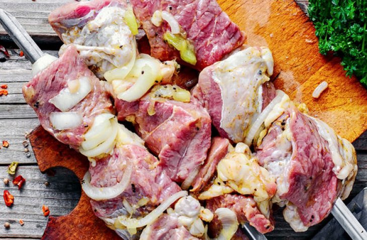 Так делают в Грузии! Гениальный маринад для шашлыка — никакого уксуса