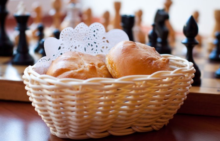 Пирожки с яблоками и корицей