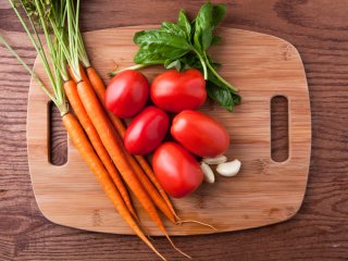 Дієтологи не рекомендують курцям їсти моркву та помідори