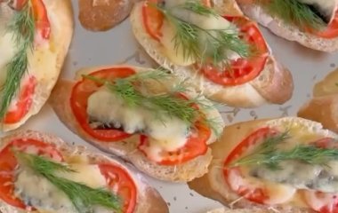 Перекус нашвидкуруч: рецепт гарячих бутербродів зі шпротами