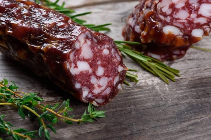 Эксперт по питанию назвала самую полезную колбасу