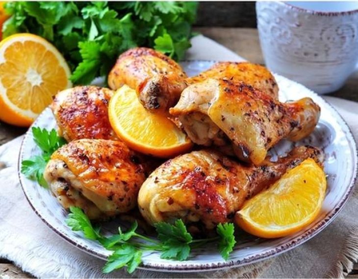 Тают во рту: готовим сочные куриные окорочка в апельсинах