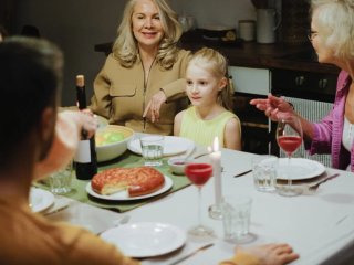 «Я знаю лучше»: почему советы о личных границах не работают с родственниками