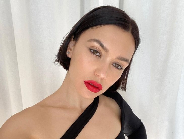 Замужняя Ольга Серябкина вывалила грудь на морском курорте