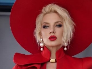 56-річна Світлана Вольнова зробила першу пластичну операцію на обличчі і здивувала молодим виглядом