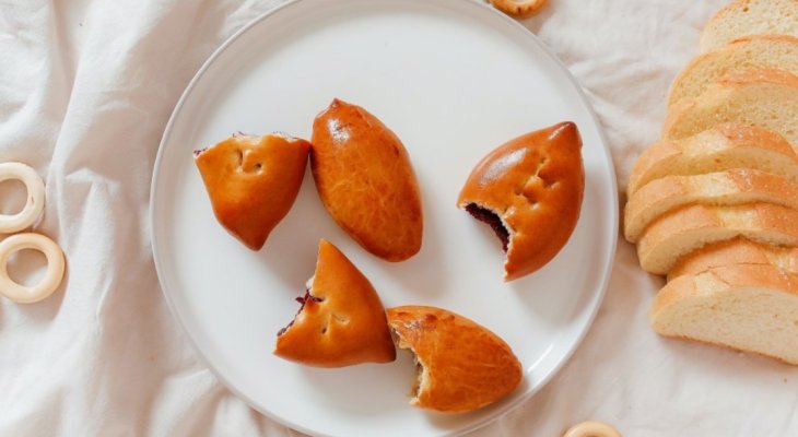 Очень вкусно и красиво: рецепт приготовления пирожков с ягодами в форме корабликов