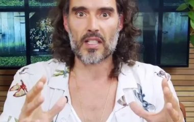 Бывшего мужа Кэти Перри Рассела Брэнда обвинили в изнасилованиях и сексуальных домогательствах