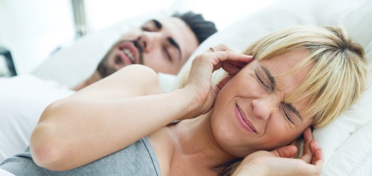 5 продуктов, которые помогут избавиться от храпа