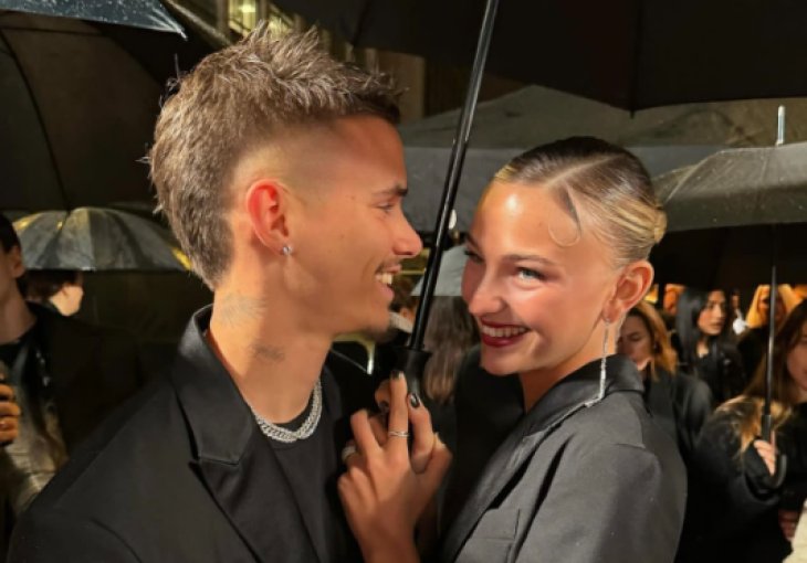 Новый этап в отношениях: сын Виктории Бекхэм стал жить с моделью