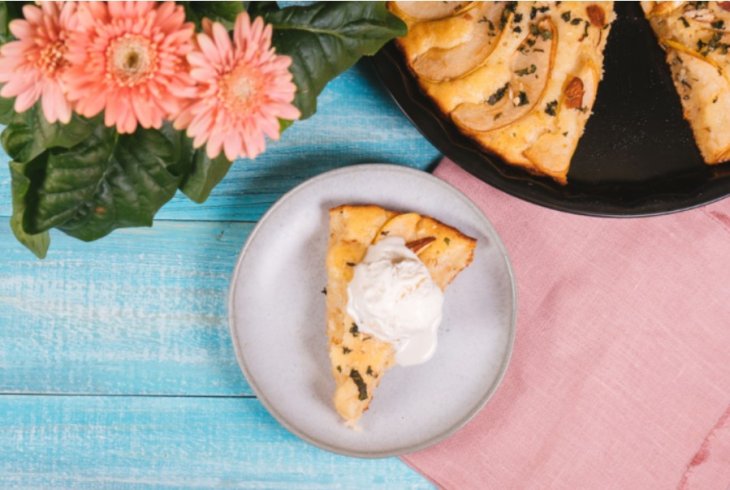 Без сахара, масла и муки: готовим рикоттник с грушей