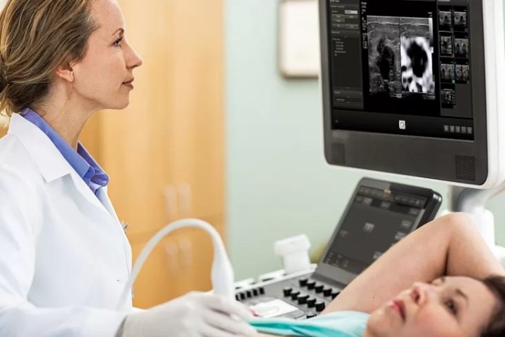 Онколог рассказал, в каком возрасте надо начинать проверяться на рак